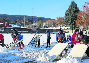 L’équipe de Laroque-Bélesta déneige avec des tables !