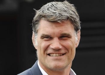 L’opposition de Bernard Laporte commence à se frotter les mains