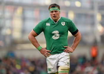 Il fait monter les enchères puis décide de rester dans son pays