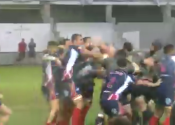 Énorme générale entre la Marine Royale et la Royal Navy !