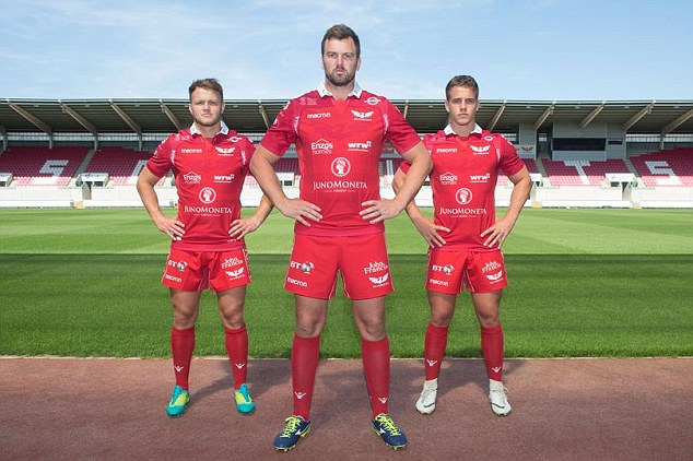 Insolite : les Scarlets arborent un maillot avec 18 sponsors !