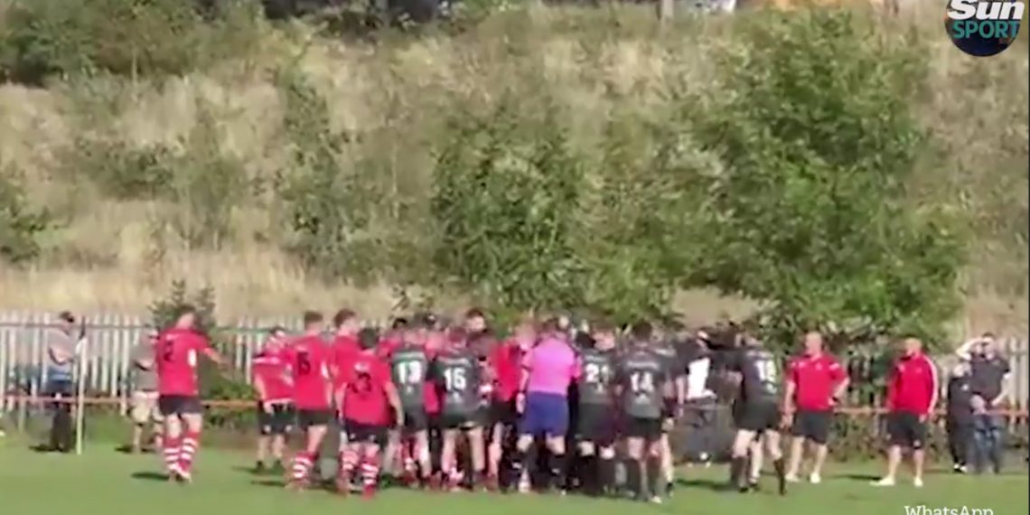 Une bagarre générale massive et interminable au Pays de Galles !