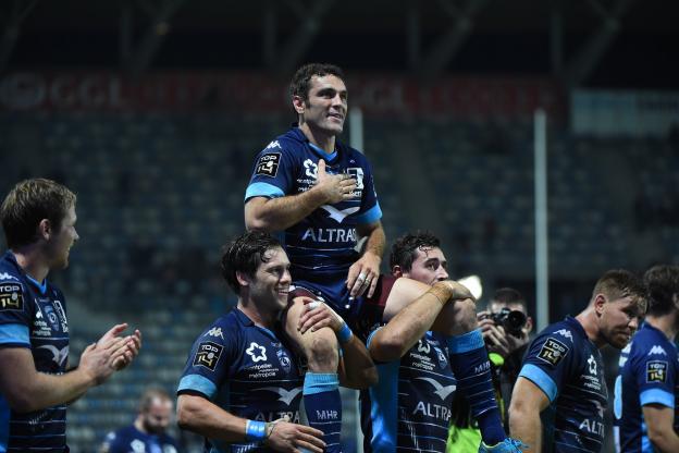 L’épouse de Julien Tomas rend un hommage très émouvant à son homme pour la fin de sa carrière