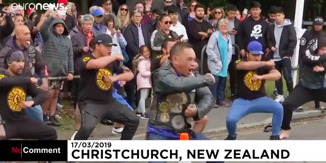 VIDEO – De nombreux hakas en hommage aux victimes en Nouvelle Zélande
