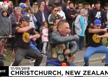 VIDEO – De nombreux hakas en hommage aux victimes en Nouvelle Zélande