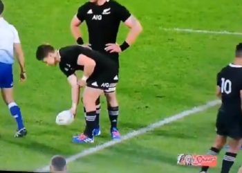 VIDÉO : Beauden Barrett triche en plein match contre l’Afrique du Sud !