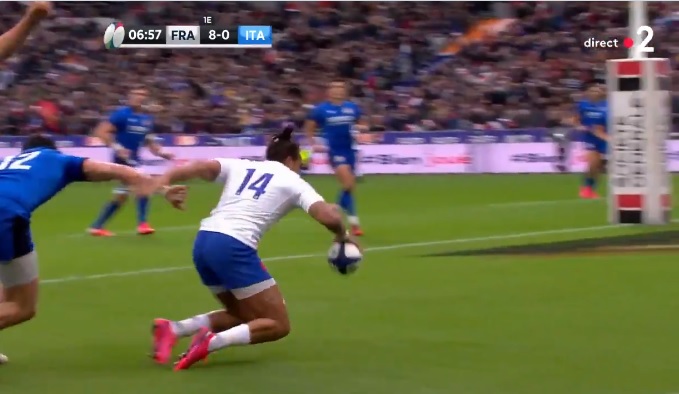 VIDÉO : L’essai de Teddy Thomas contre l’Italie après la magnifique passe au pied de Romain Ntamack