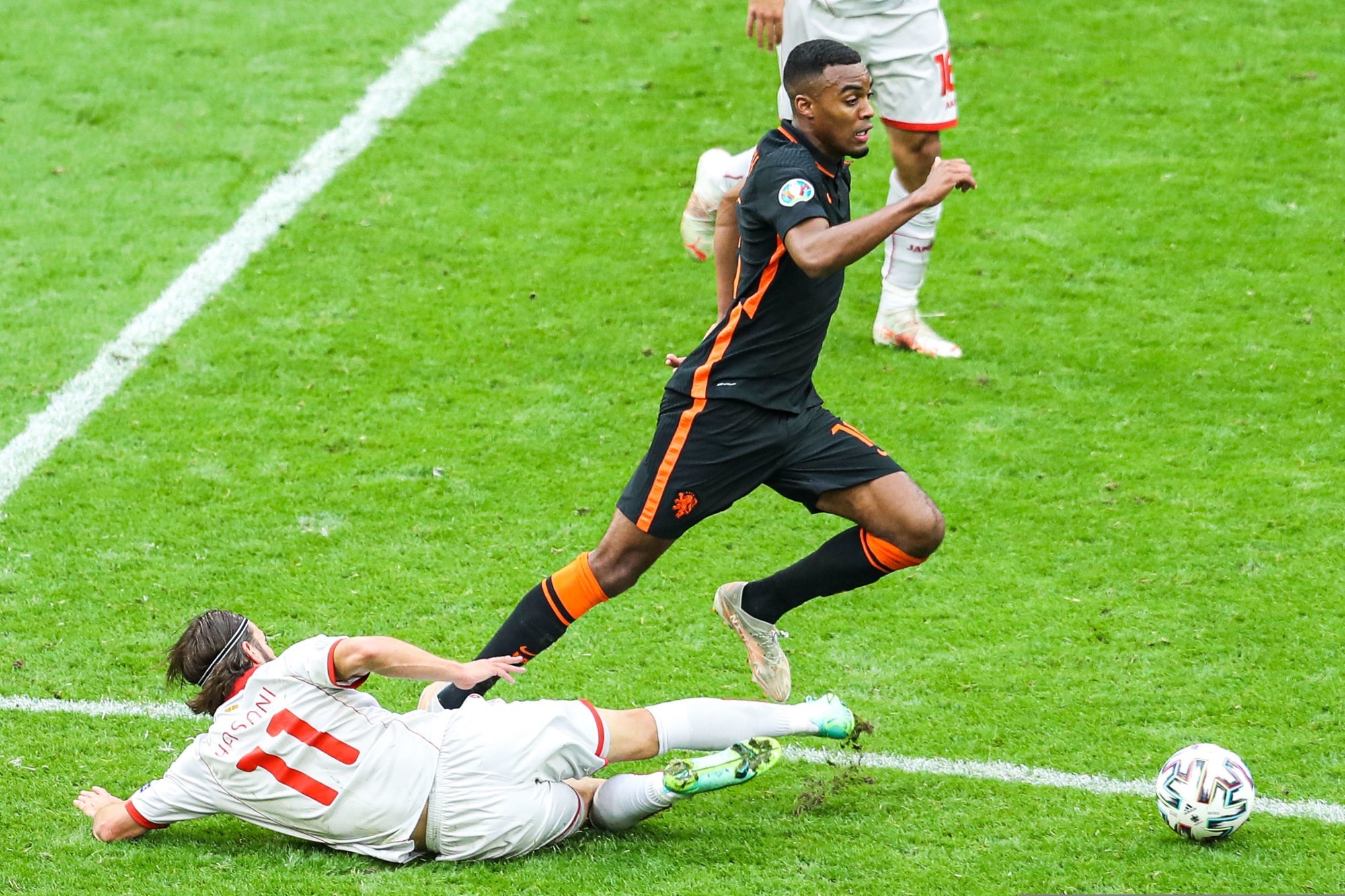 Mercato – Le PSG s’intéresse à Gravenberch, selon Sky Sport