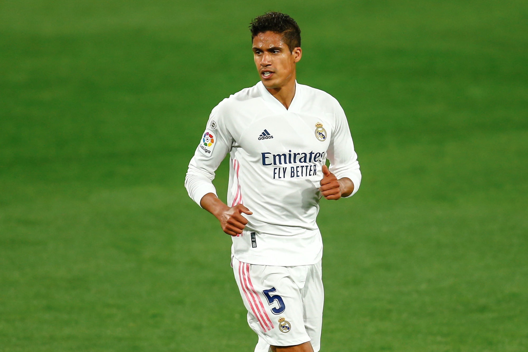 Mercato – Varane préfèrerait Manchester United et la Premier League au PSG