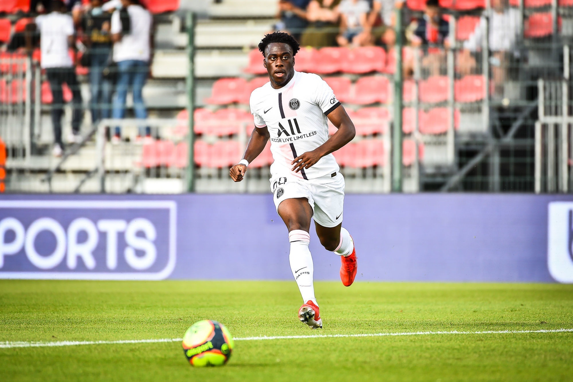 L’Equipe évoque une place pour Kalimuendo au PSG cette saison