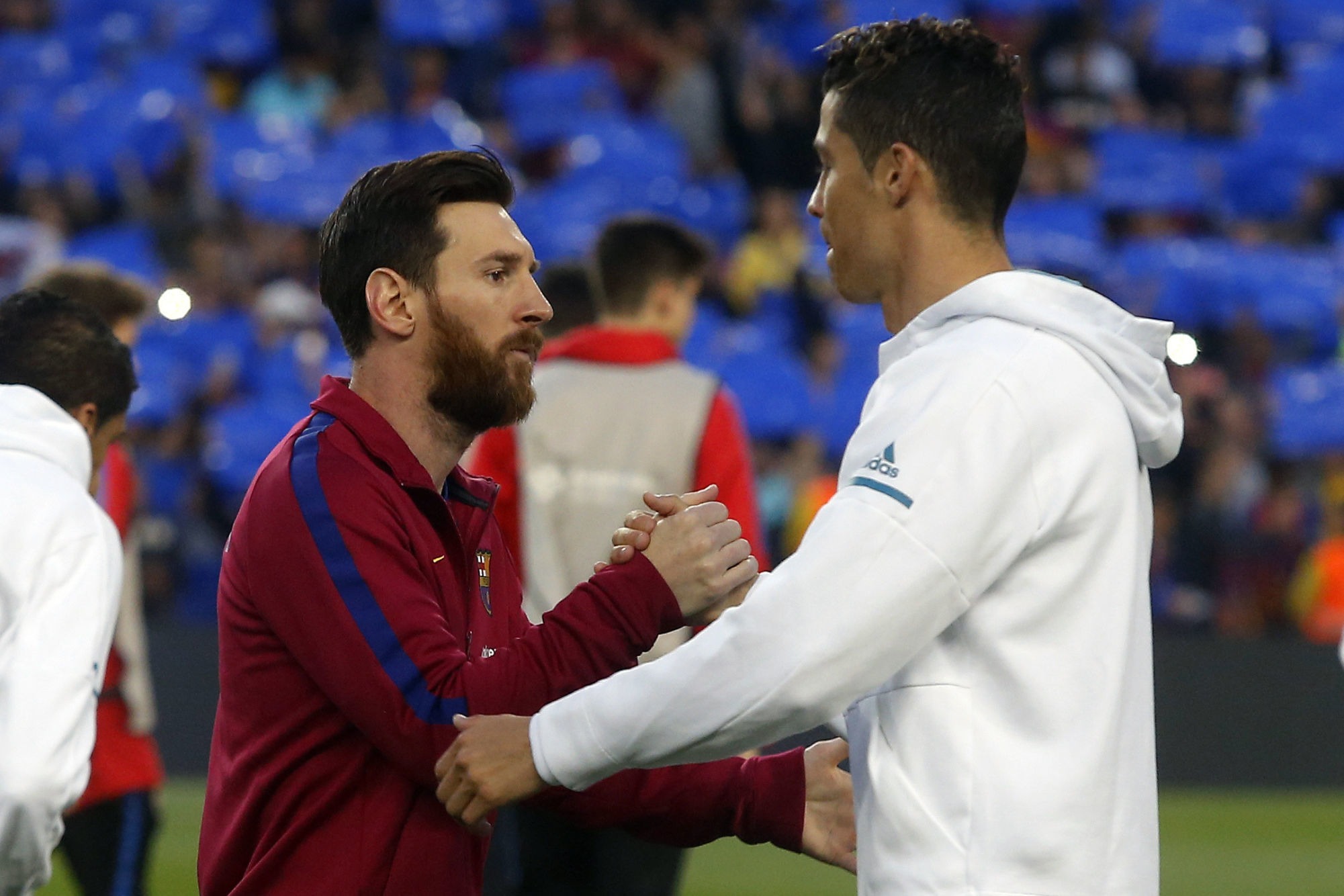 Mercato – Le PSG « à l’affût » pour Messi et Ronaldo, l’Argentin en priorité selon Foot Mercato