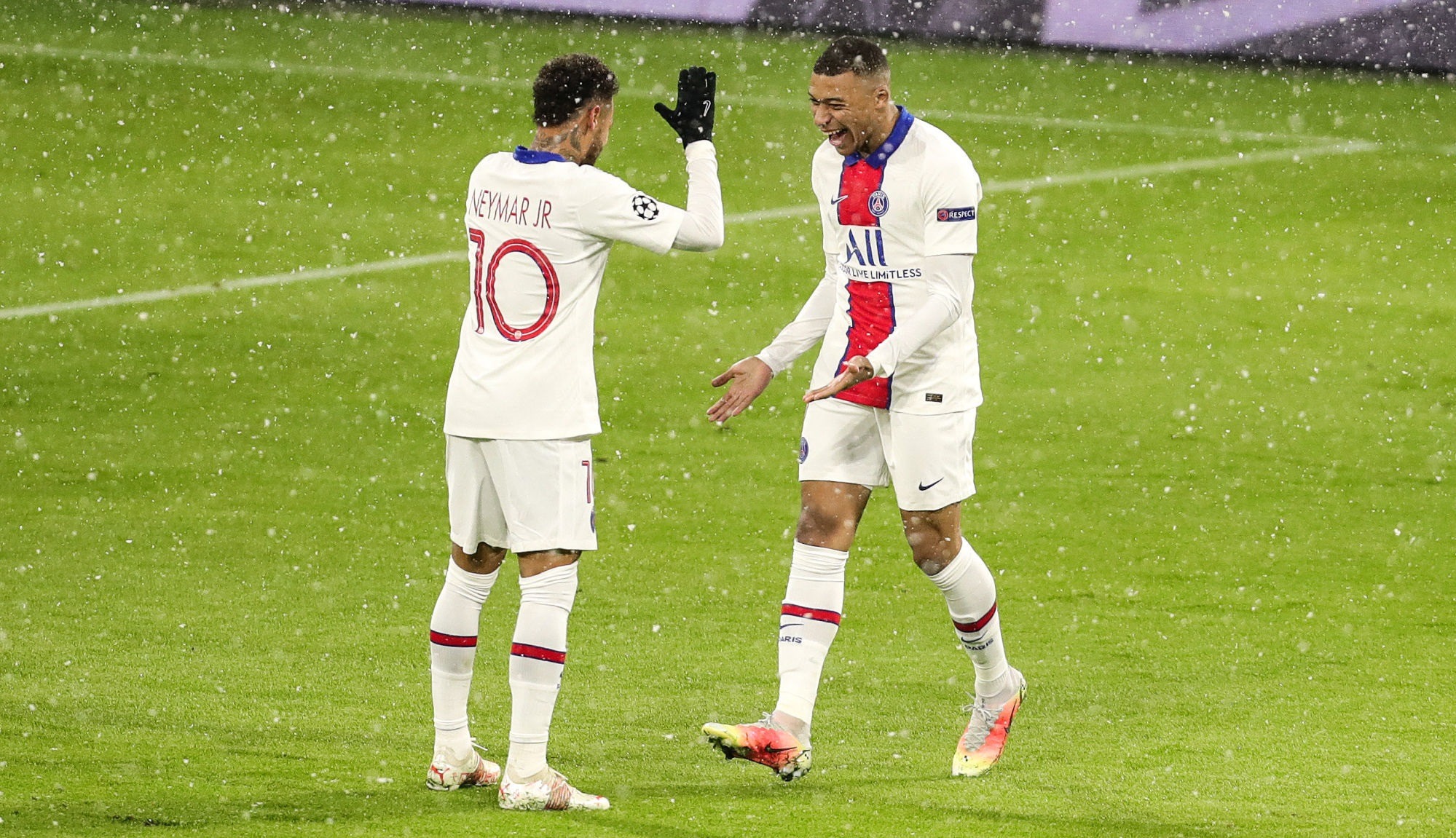 Neymar annonce « Mbappé et moi donnerons certainement encore beaucoup de joie au PSG »