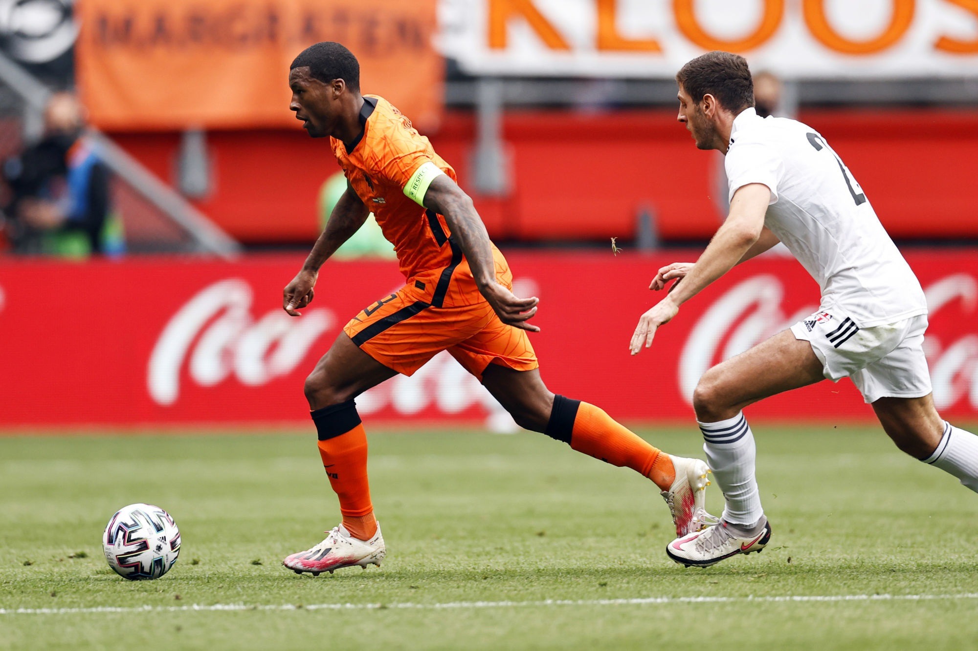 Wijnaldum au PSG «une bonne chose pour l’équilibre du groupe», assure Van Gaal