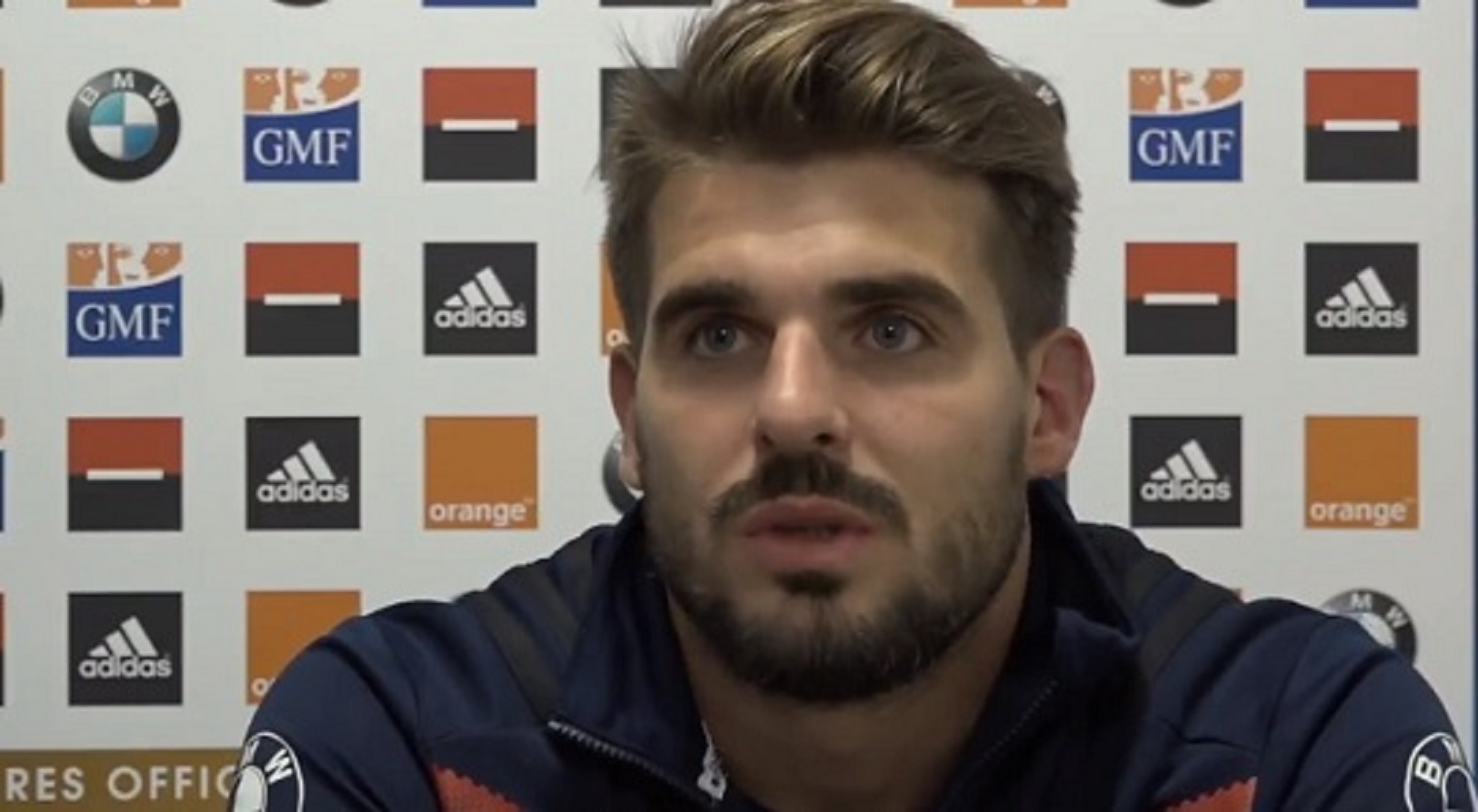 Hugo Bonneval : “Dès que tu mets un c*l t’es sur YouTube !”