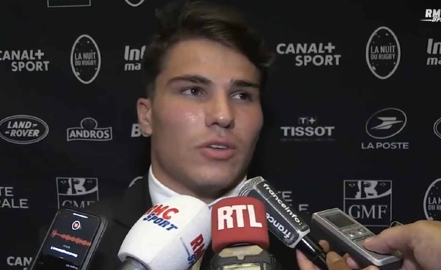 Antoine Dupont : “C’est toujours gênant de recevoir de tels éloges”