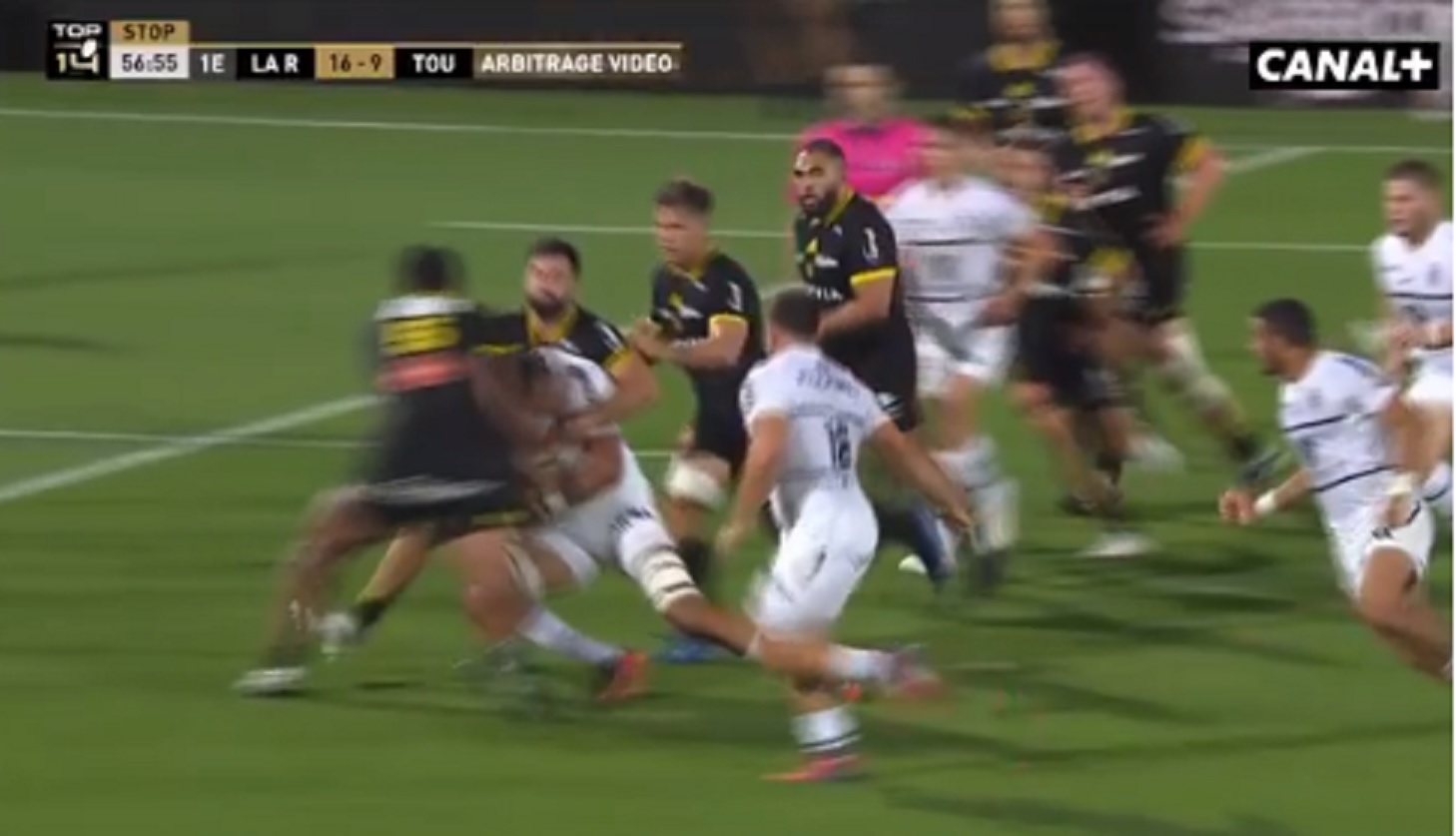 VIDEO : Le premier carton rouge de la saison 2021 / 2022 est attribué au Rochelais Will Skelton