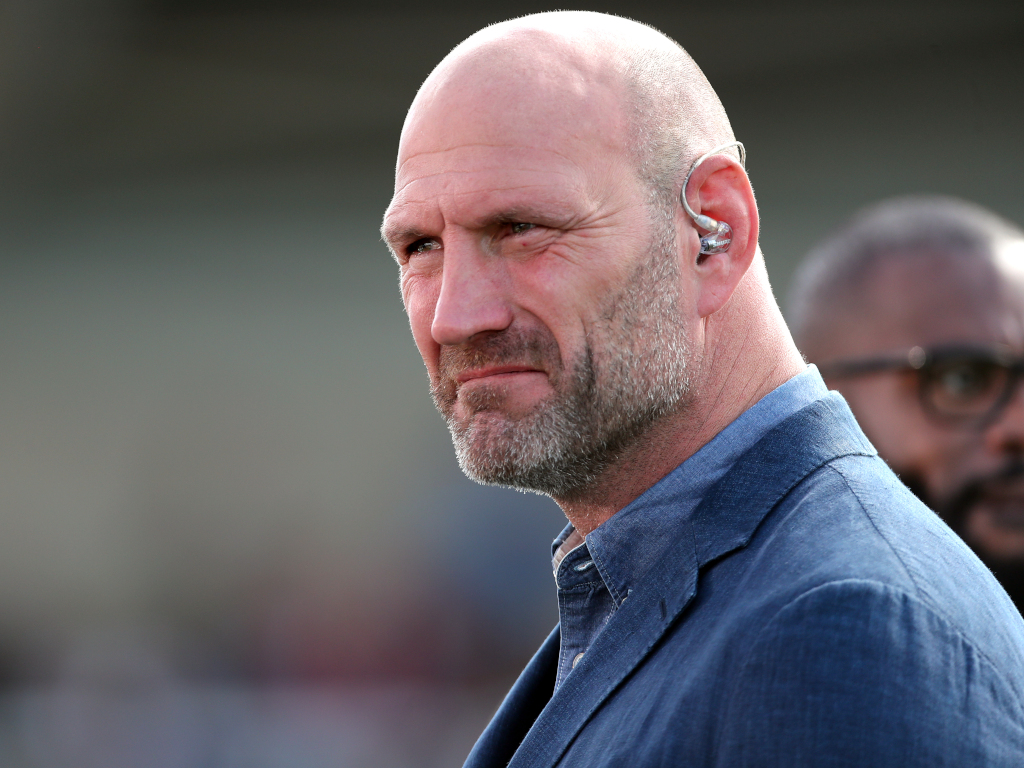 Lawrence Dallaglio en admiration devant un joueur du XV de France