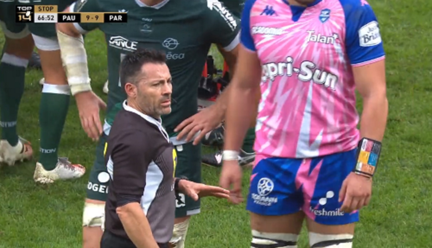 VIDEO INSOLITE – Paul Gabrillagues a noté toutes les combinaisons en touche sur son avant-bras !