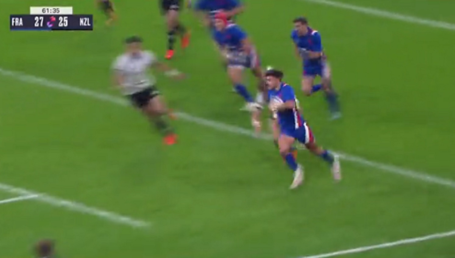 VIDEO : La relance totalement INCROYABLE de Romain Ntamack contre les All-Blacks