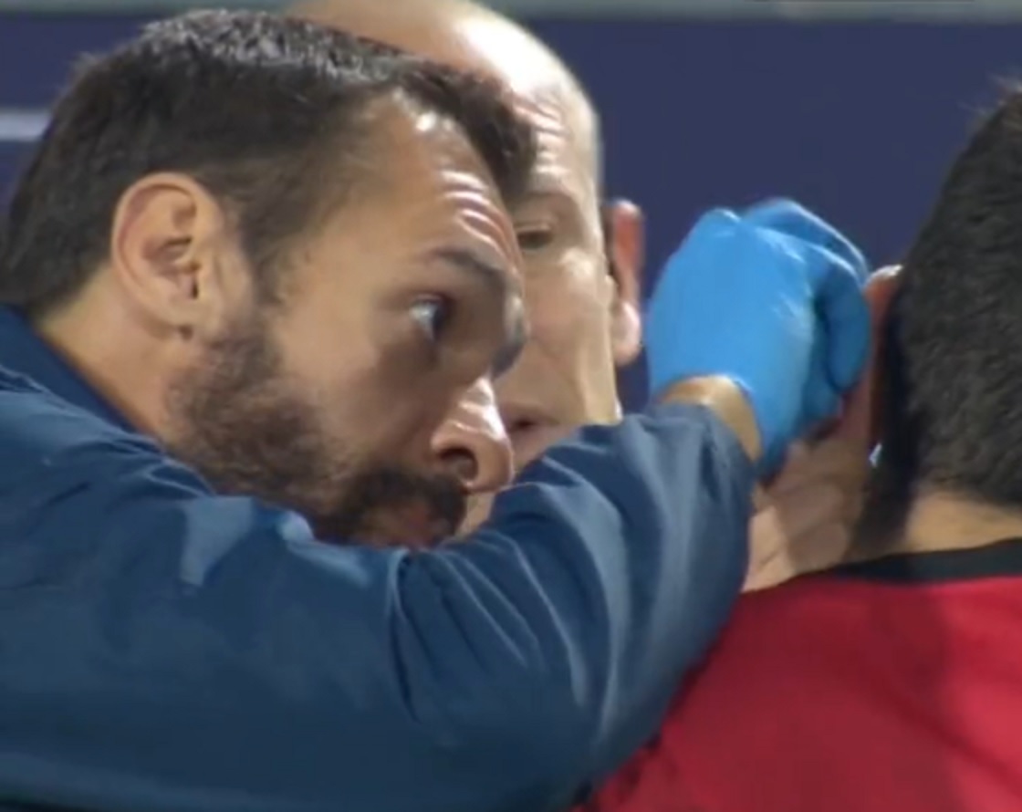 VIDEO INSOLITE – Quand l’arbitre Luc Ramos se retrouve avec une oreillette coincée dans l’oreille