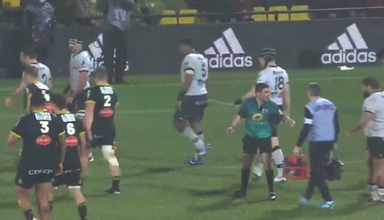 INSOLITE – Quand un joueur du LOU veut aller aux toilettes en plein match !