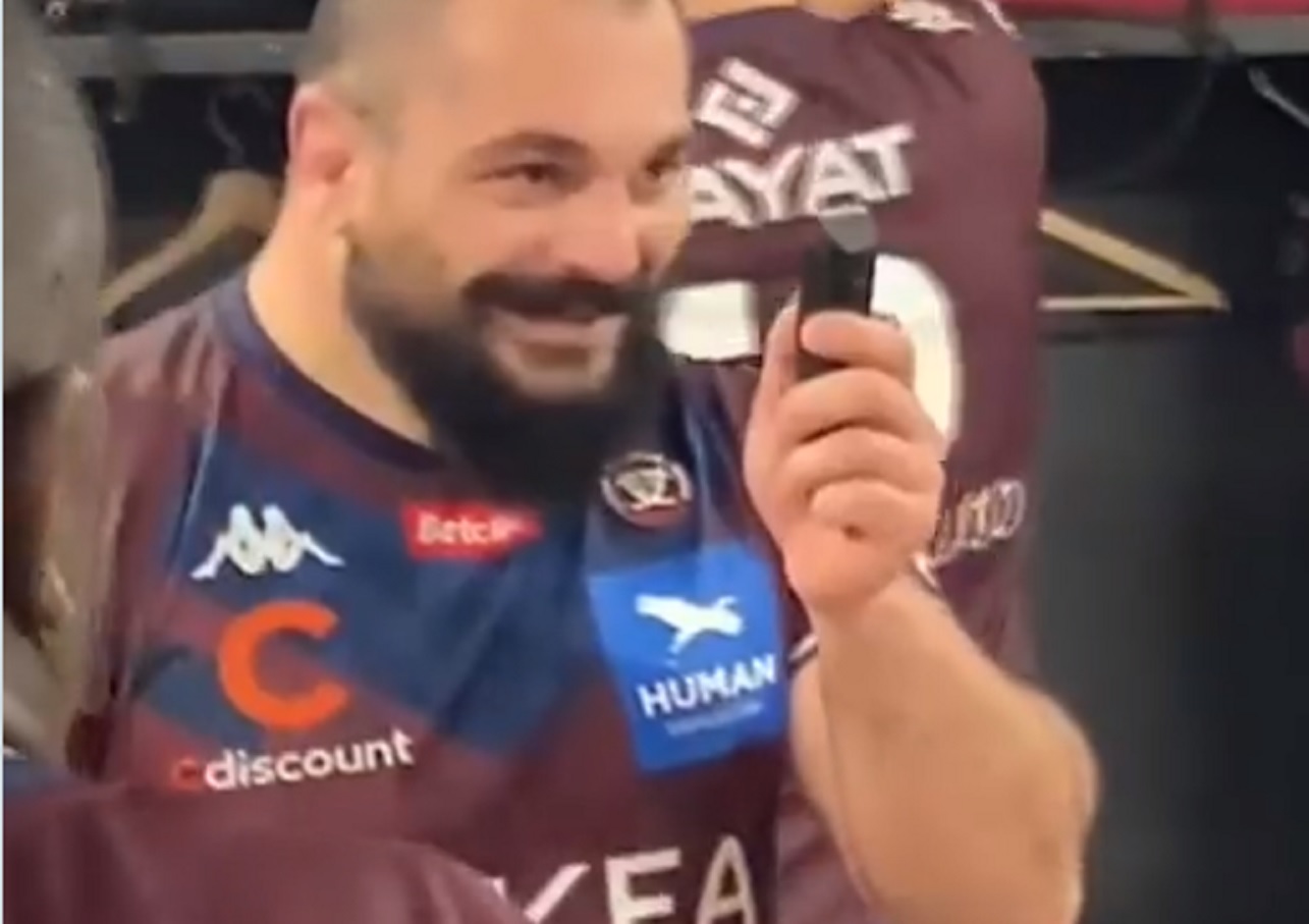 VIDEO : Quand le jeune Louis Bielle se fait bizuter dans le vestiaire de l’UBB