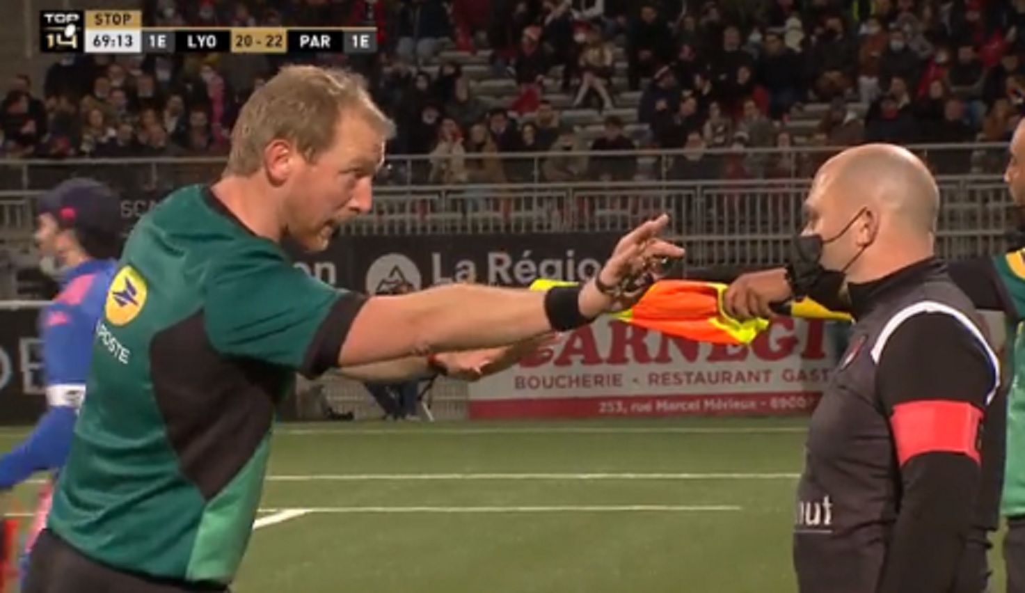 VIDEO : Quand Tual Trainini recadre Pierre Mignoni et le banc Lyonnais