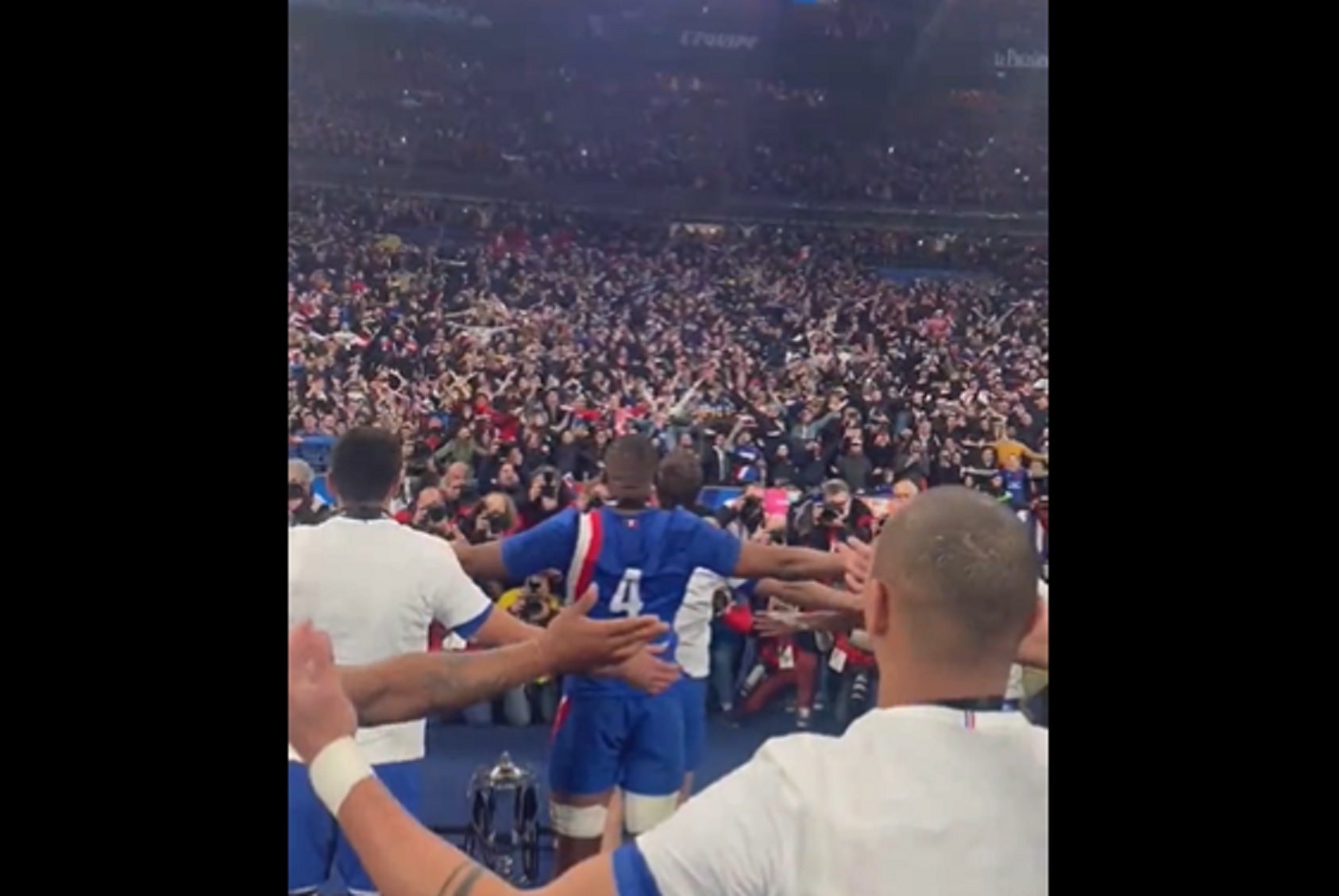 VIDEO : Le clapping des Bleus au Stade de France avec les supporters