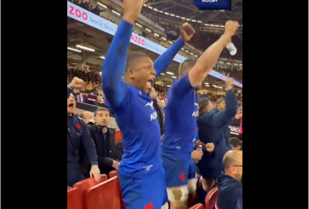 VIDEO : Les joueurs explosent de joie au coup de sifflet final
