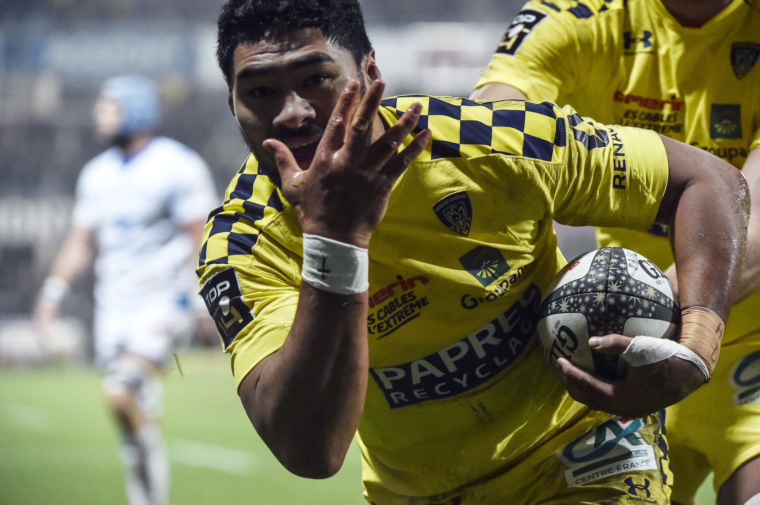 Clermont s’impose avec le bonus et reste en course