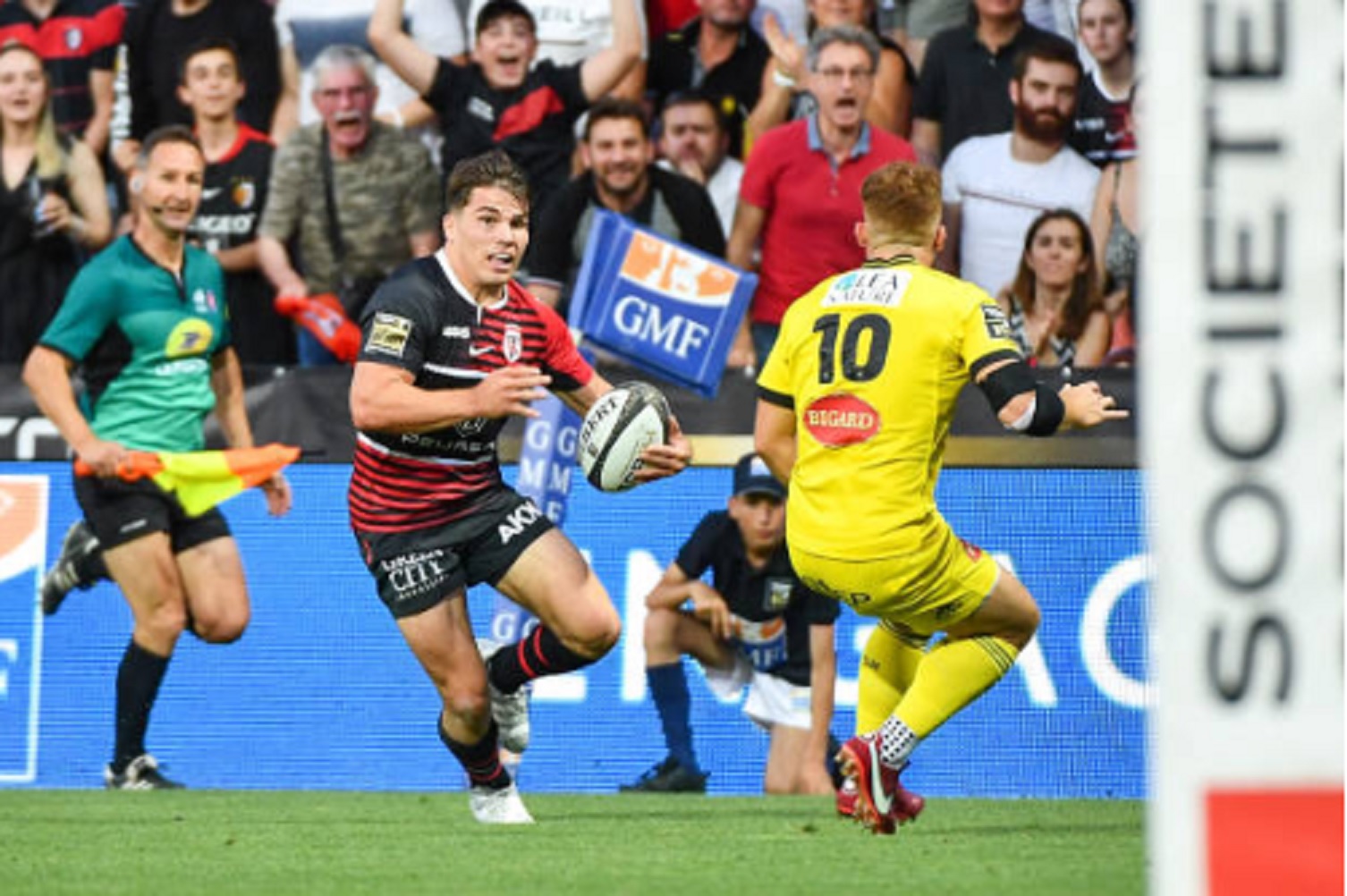 VIDEOS : Exceptionnel, Antoine Dupont fusille la défense Rochelaise à deux reprises !