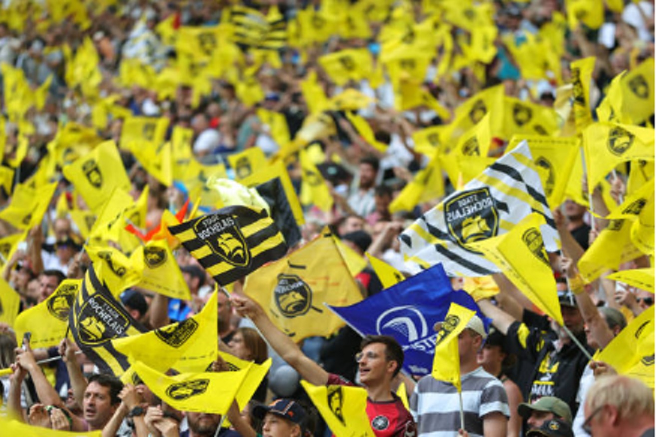 Les supporters Rochelais se sont arrachés les t-shirts “Champions 2022” !