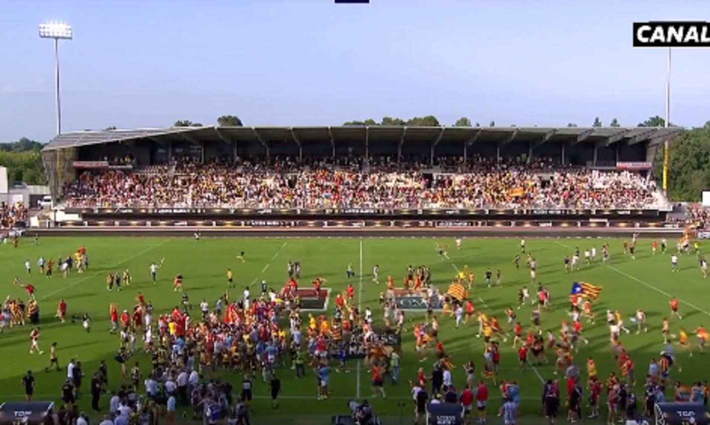 VIDEO : Les supporters de l’USAP envahissent la pelouse pour célébrer le maintien en Top 14 !