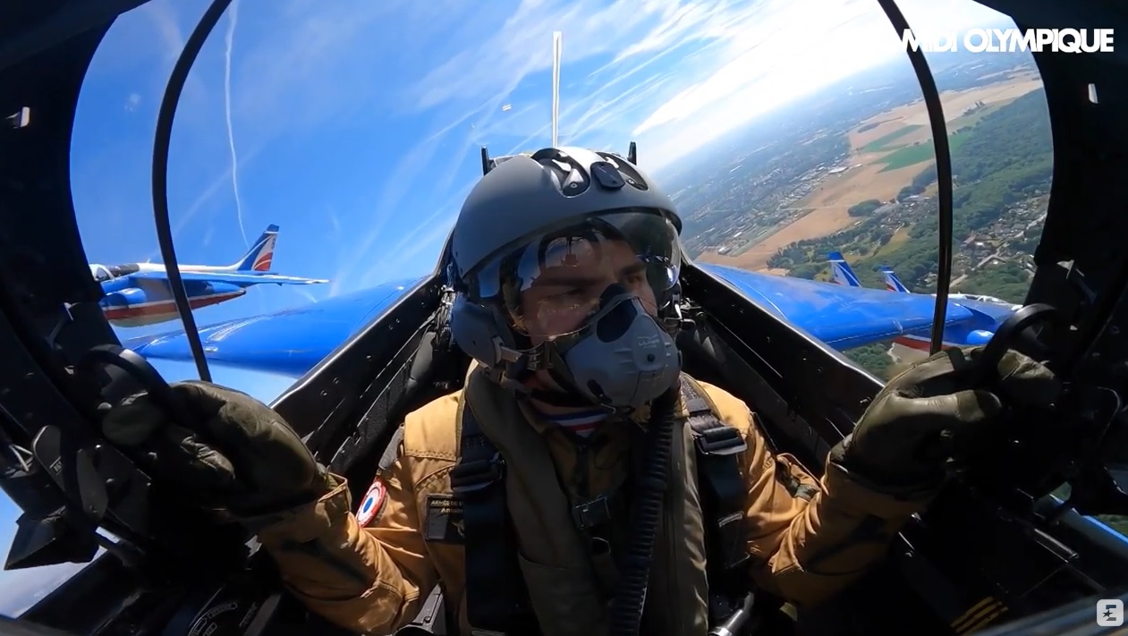 VIDEO : Revivez le vol d’Antoine Dupont avec la Patrouille de France