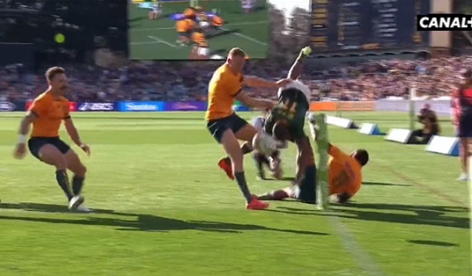 VIDEO : L’énorme plaquage dévastateur de Koroibete sur Mapimpi !