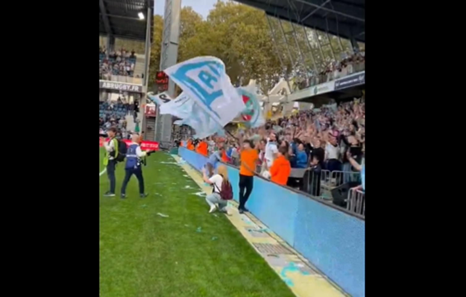 VIDEO : La grosse fiesta des supporters Bayonnais avec les joueurs après la victoire contre La Rochelle !