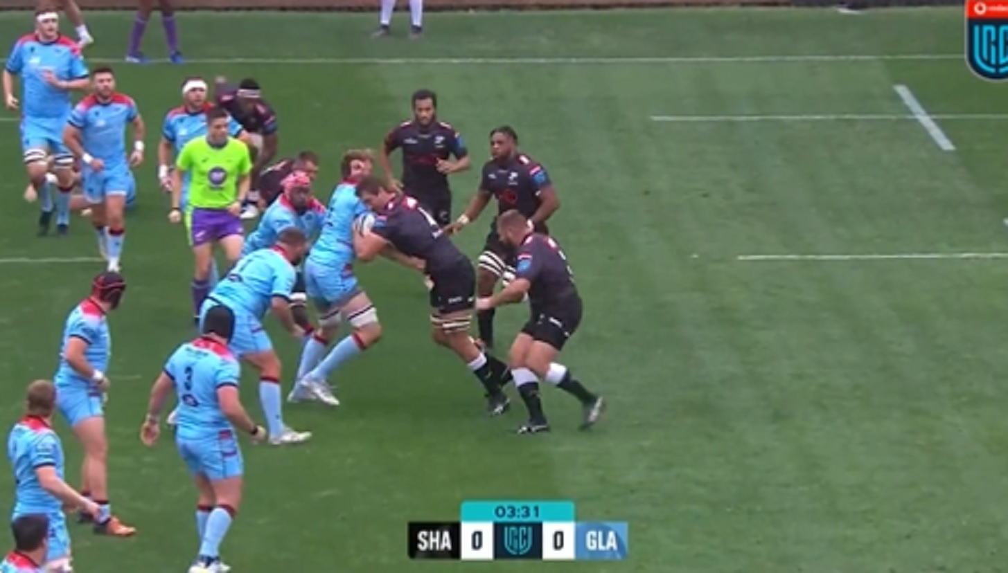VIDEO : La première charge dévastatrice d’Eben Etzebeth avec les Sharks !