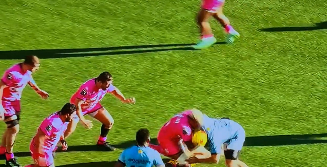 VIDEO : Le terrible plaquage dangereux de Velarte qui lui a valu un carton rouge