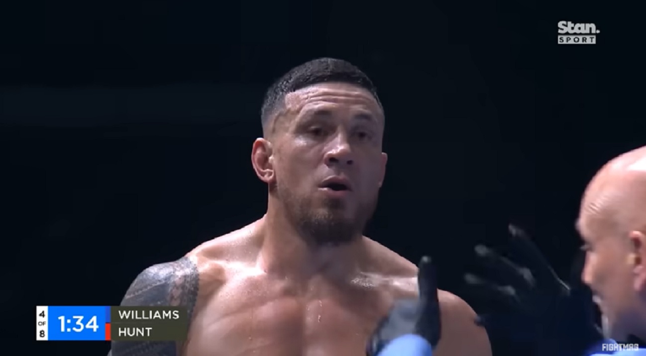 VIDEO – Sonny Bill Williams prend un terrible KO et perd son premier combat : Il songe à la retraite !