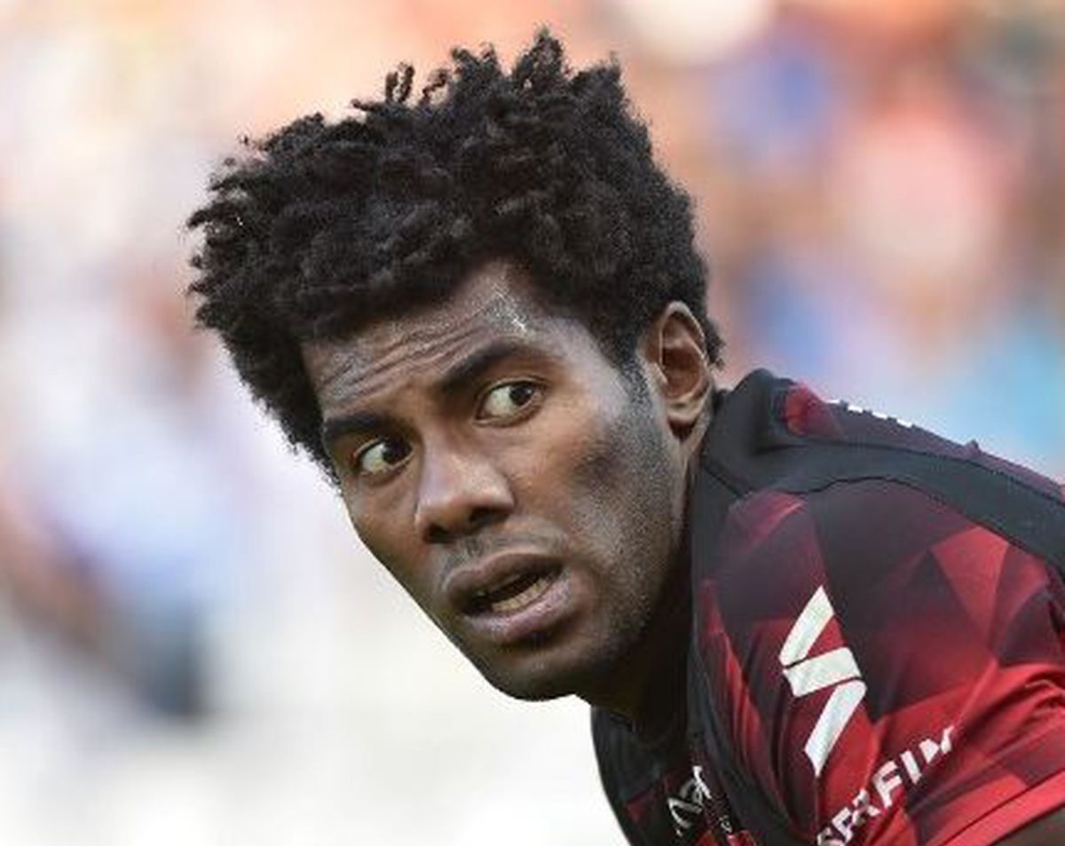 Deux clubs du Top 14 s’arrachent Noa Nakaitaci !