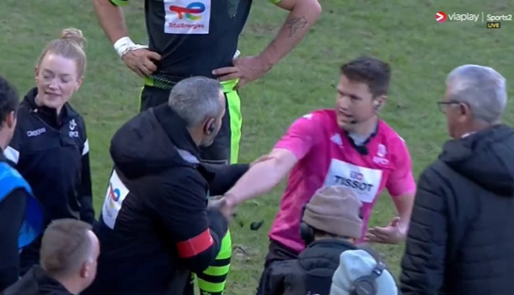 La vidéo du geste déplacé de Sébastien Piqueronies envers l’arbitre du match !