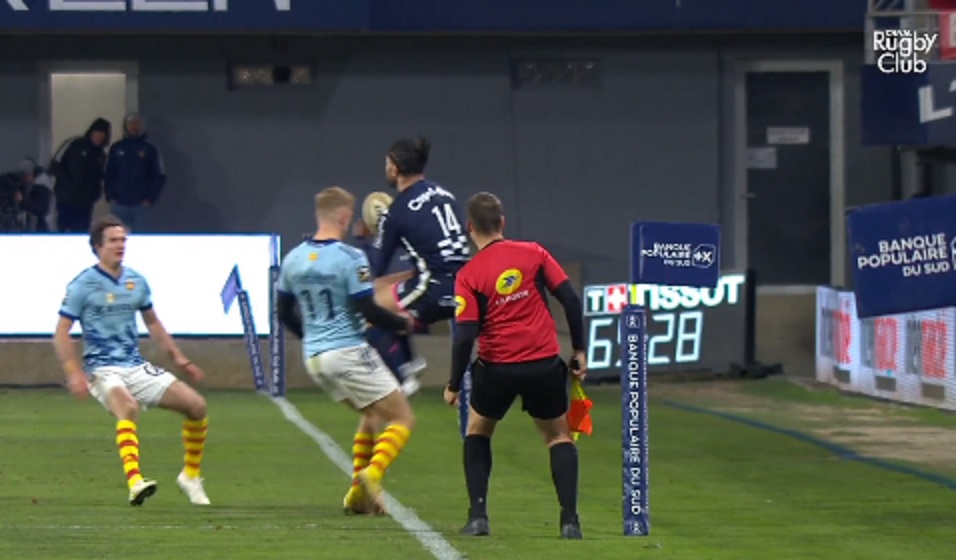 VIDEO : La grosse erreur de l’arbitre de touche qui fausse totalement le match entre Perpignan et le Stade-Français