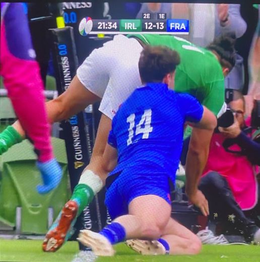 POLEMIQUE : Wayne Barnes aurait dû refuser l’un des essais Irlandais !