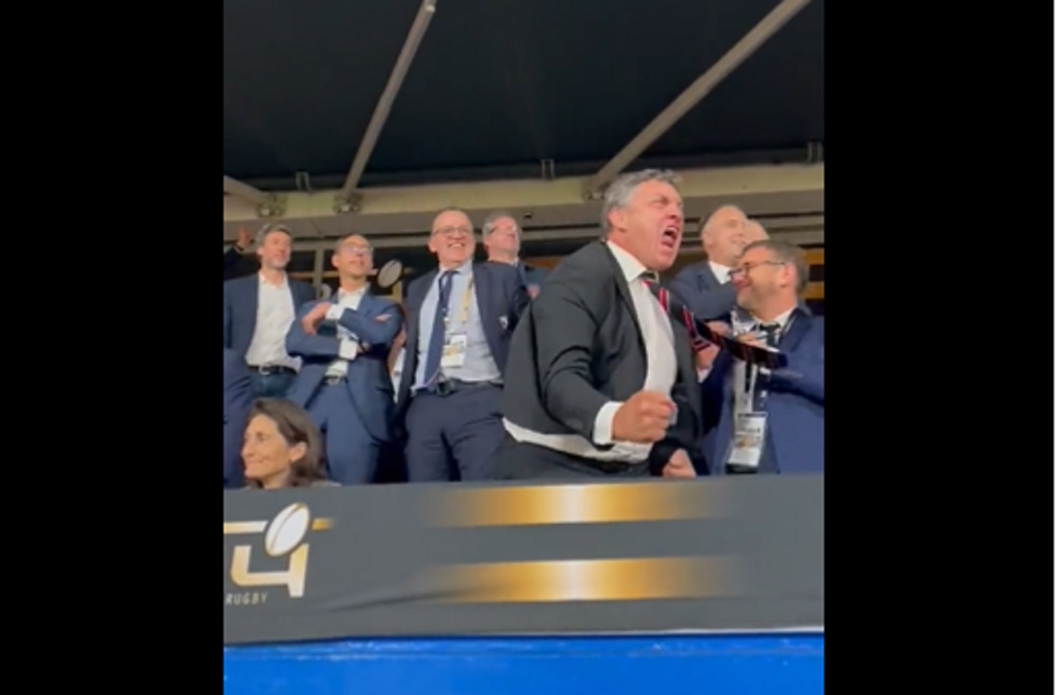 VIDEO : L’explosion de joie de Didier Lacroix en tribune présidentielle