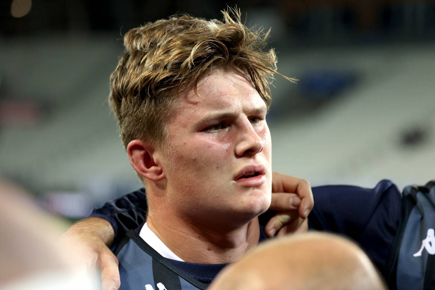 VIDEO : Marko Gazzotti se fait sauter dessus en pleine interview