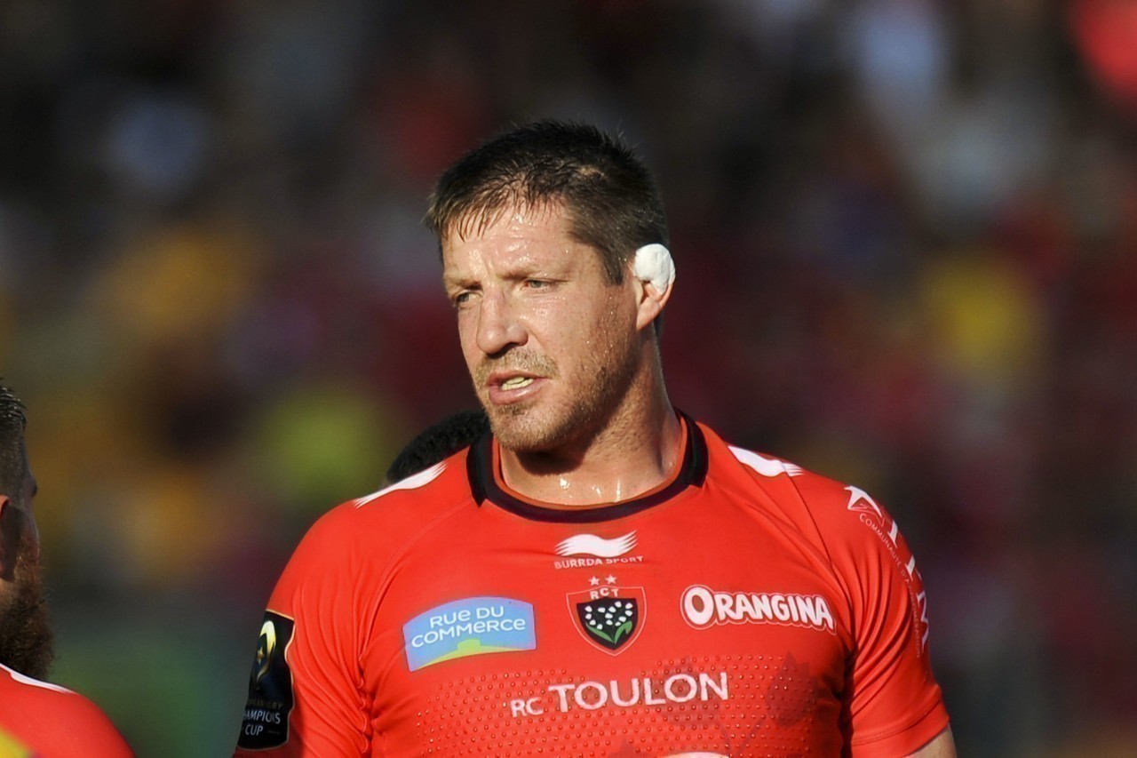 Bakkies Botha dépité : “Les gens pensent que je mords ma femme et que je donne des coups de pied à mes enfants”
