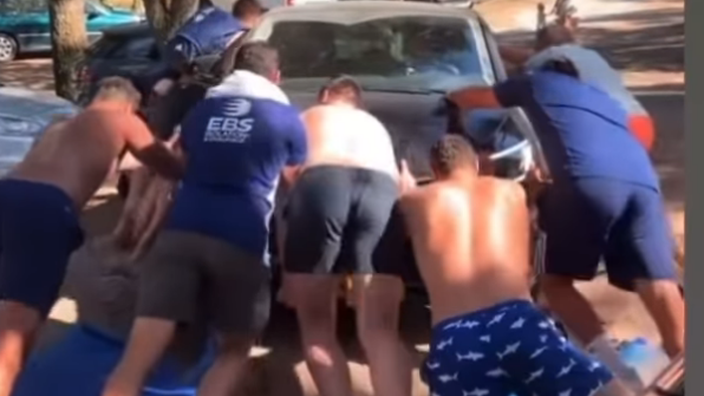 VIDEO : Les joueurs de Colomiers aident des vacanciers en plein stage !