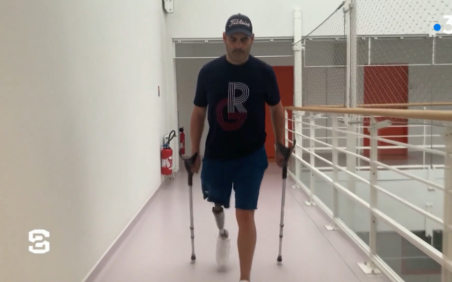 VIDEO : Matthieu Lartot dévoile sa prothèse !