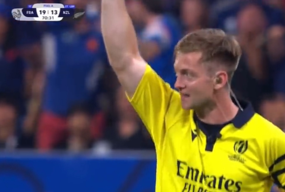 France / All-Blacks : Quand l’arbitre de touche se perd complètement