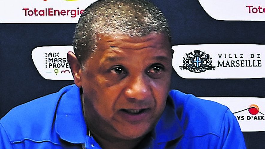 Allister Coetzee tente de défendre son joueur après son plaquage dangereux sur Antoine Dupont